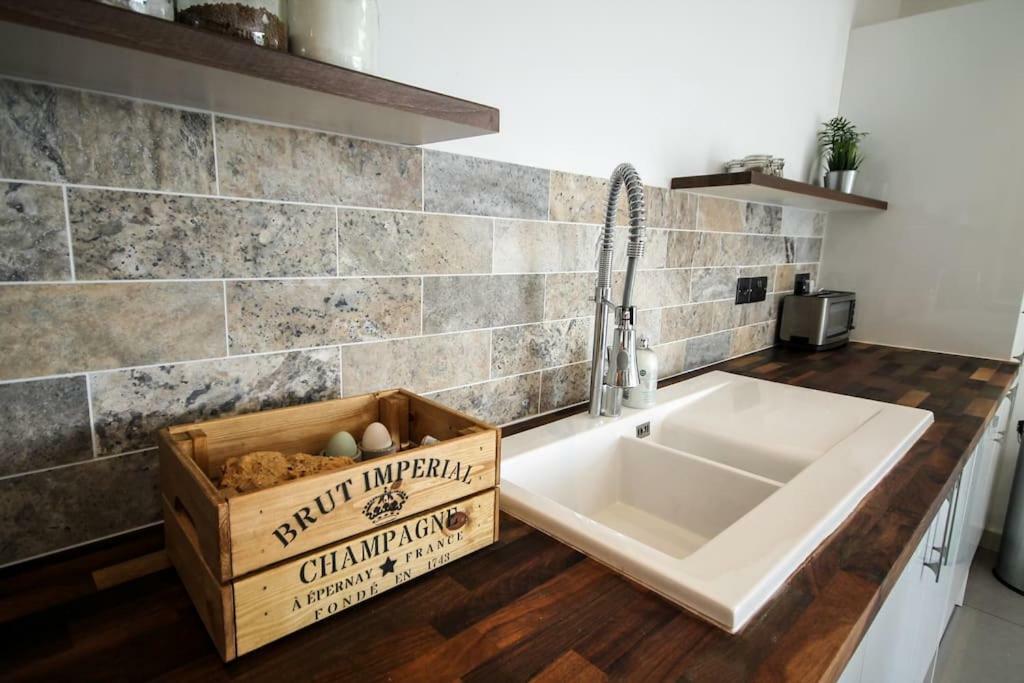 Clover Cottage Beeley Buitenkant foto